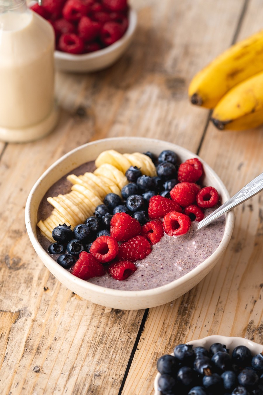Acai Banane Erdbeere Awakening Porridge